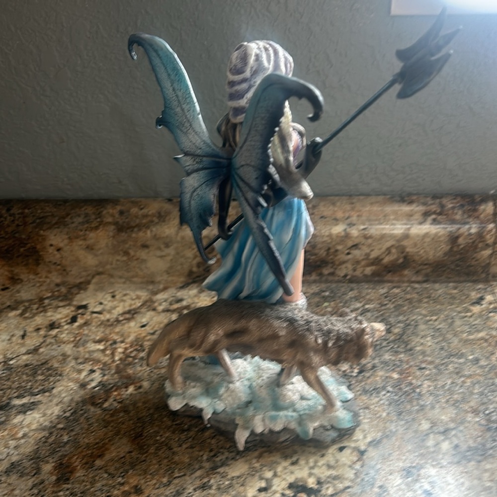 Angel and Wolf figurine - Picture 2 of 3